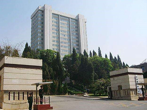 1、云南省人民政府辦公園區(qū)監(jiān)控報(bào)警系統(tǒng)升級(jí)改造項(xiàng)目500px.jpg